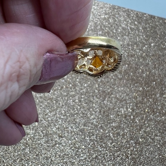 Vintage Lee Sands Triangular Amber Filigree Gold Hue Ring - Picture 7 of 8